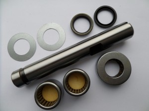 ZESTAW NAPRAWCZY SWORZNIA ZWROTNICY TOYOTA 8FG 10-30 PRAWY