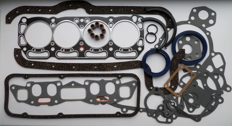 KOMPLET USZCZELEK SILNIKA NISSAN A15