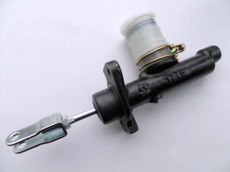 POMPA SPRZĘGŁA NISSAN J01, J02