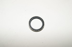 USZCZELNIENIE SWORZNIA ŁĄCZNIKA NISSAN D01