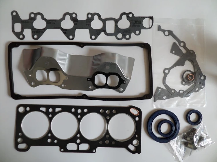 KOMPLET USZCZELEK SILNIKA MITSUBISHI 4G15