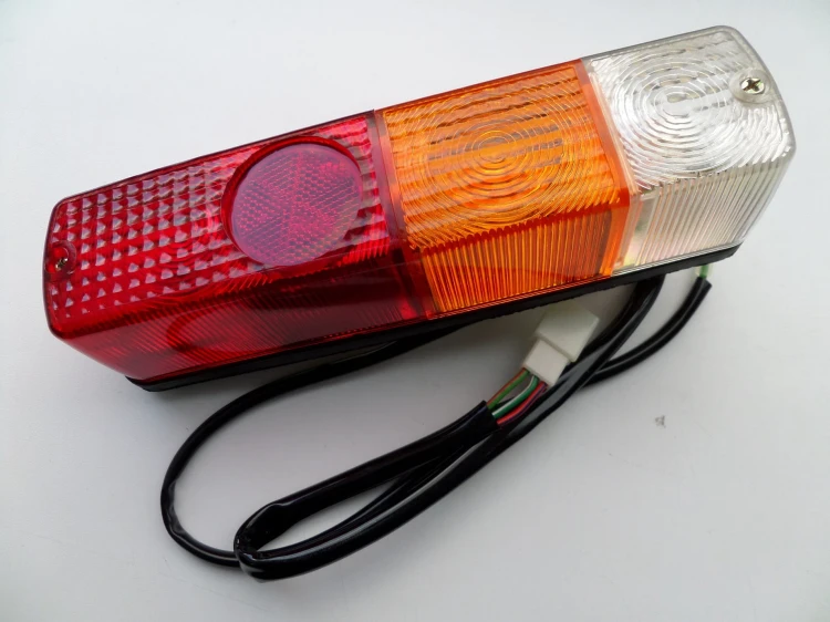 LAMPA TYLNA MITSUBISHI FG/FG OKRĄGŁY ODBLASK 